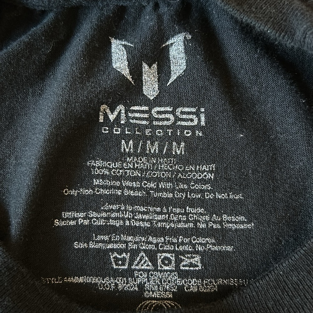 Lionel Messi Greatest of All Time.”The GOAT”. Black and Pink Soccer T-Shirt Sz M - Picture 5 of 5